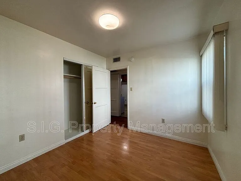 629 W Glenoaks Blvd #A — Photo 16