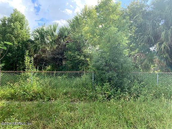 2nd image of 10922 Luana Dr N