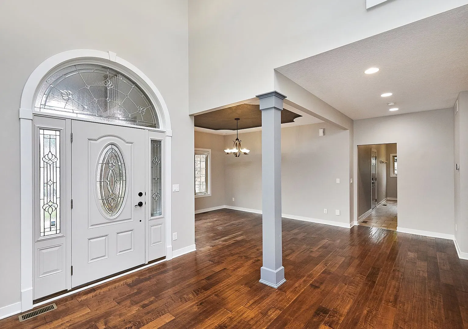 Executive Home!! 5 Bedroom, 5 Bathroom Home In Clive! — Photo 4