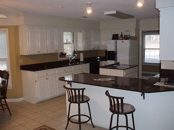 Granite counters, tile floor