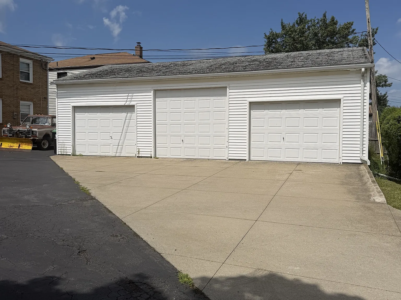 817 Englewood Ave — Photo 3