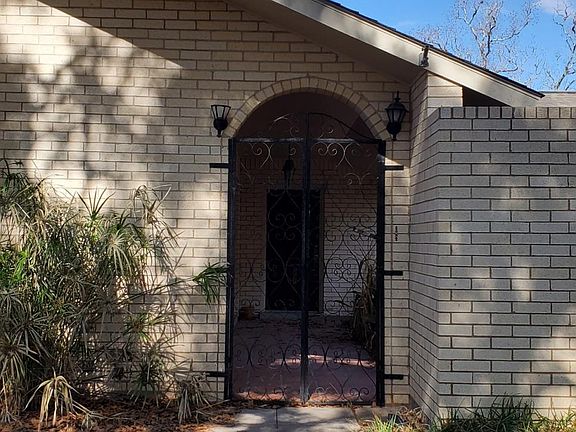 4th image of 32 Crestline Dr