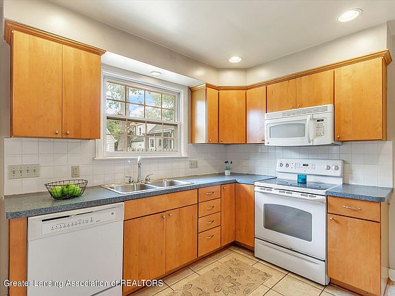 4th image of 829 Ann St