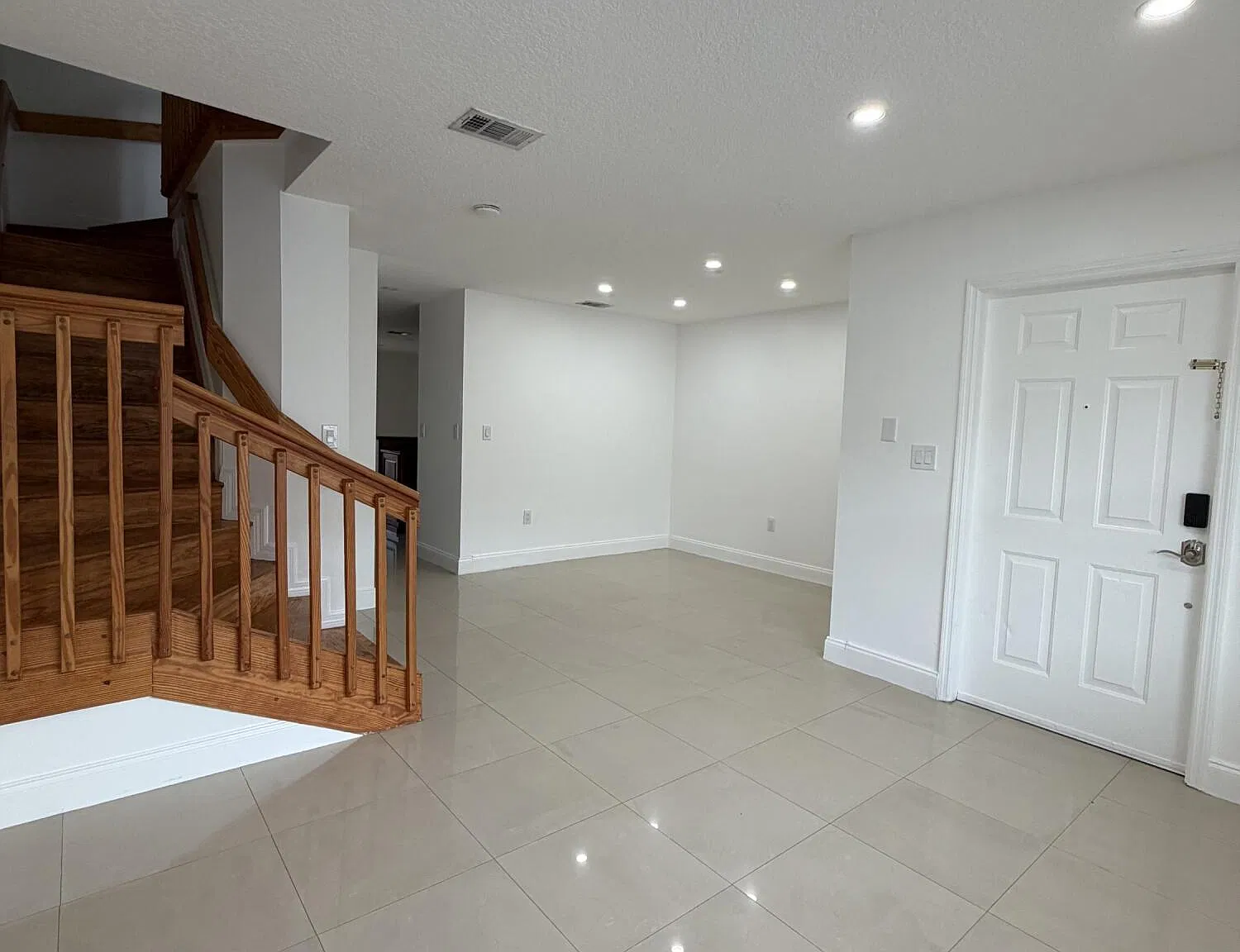 3 bed, 2.5 bath, 1308 sqft, $3,100 — Photo 4
