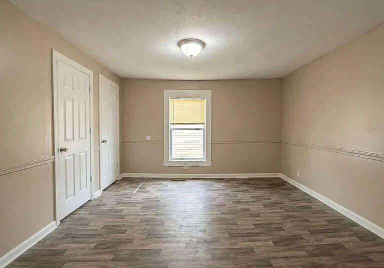 218 Irving Ave — Photo 6