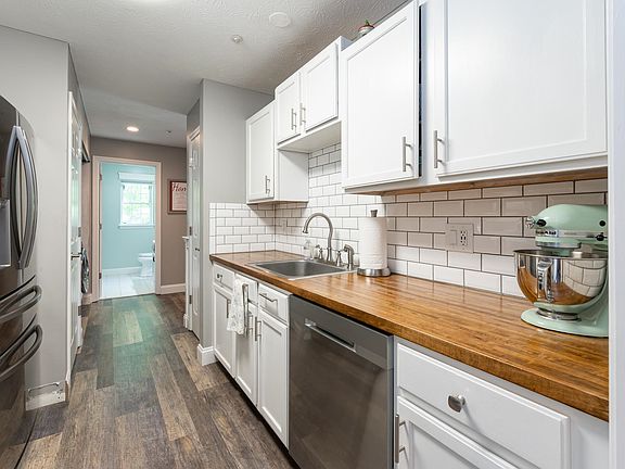 5th image of 9 Crosswoods Path Blvd APT 24