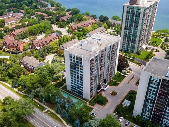 2175 Marine Dr #102, Oakville, ON L6L 5L5