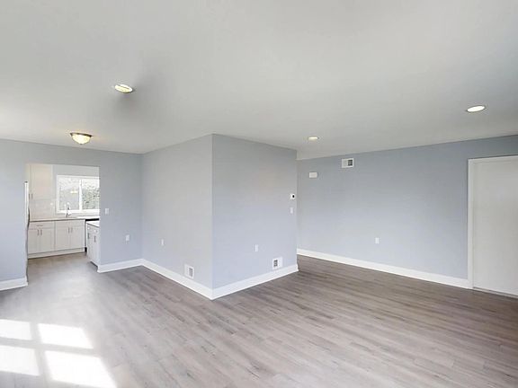 5th image of 67 Buckingham Drive N
