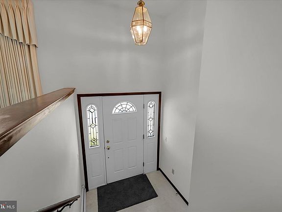 5th image of 1321 Woodcrest Dr