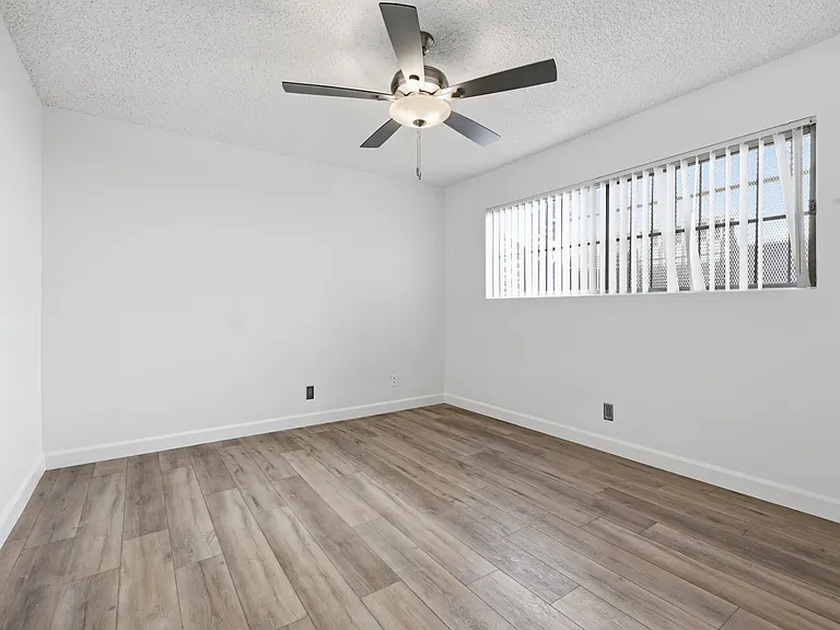 540 W Channel Islands Blvd #2 — Photo 11
