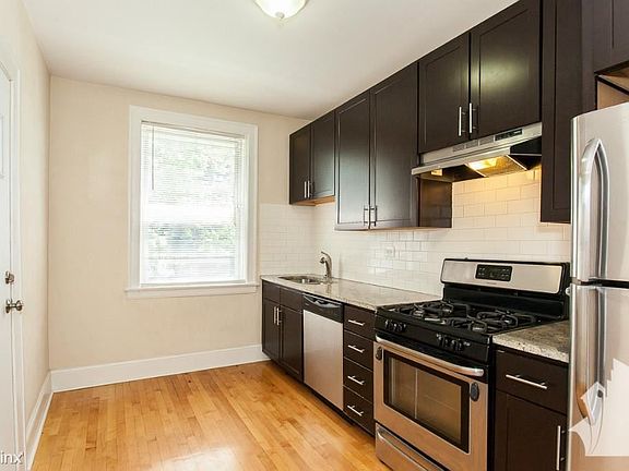 3rd image of 1919 W Winona St Unit 1B