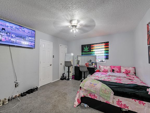 3rd image of 516 N Gardner Ave