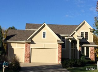 205 Windflower Bnd, Dakota Dunes, SD 57049