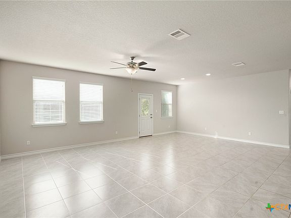 5th image of 147 Mary Max Cir