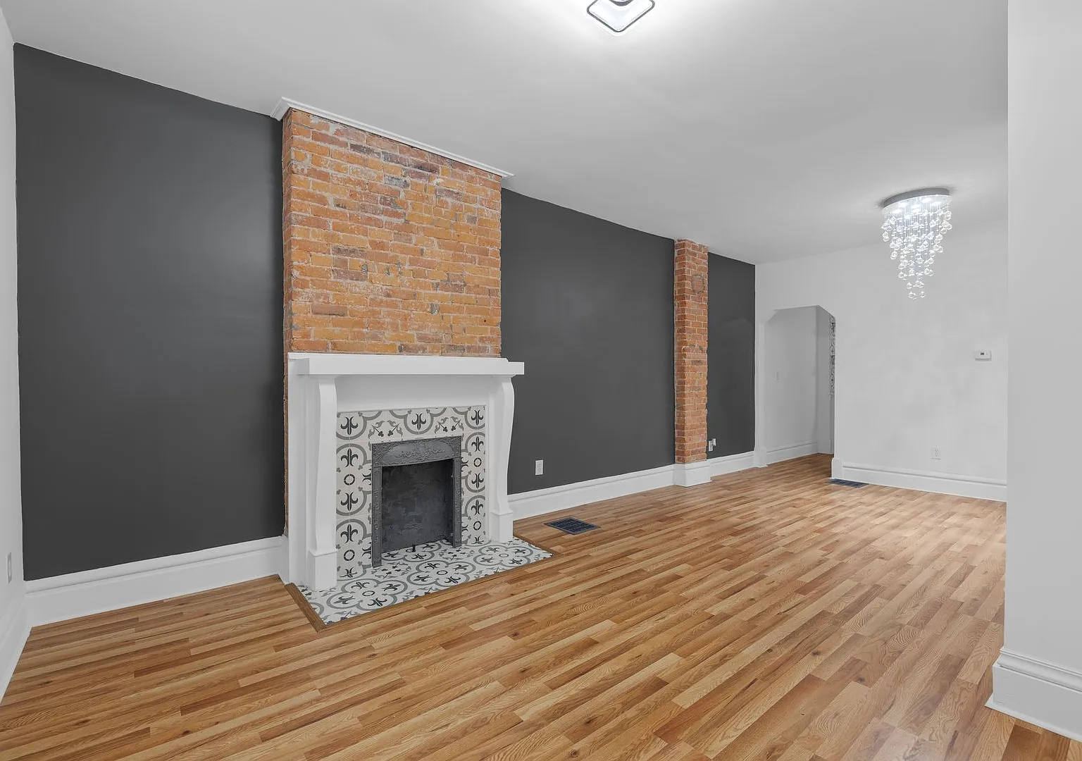 3 bed, 1.5 bath, 1200 sqft, $1,700 — Photo 2