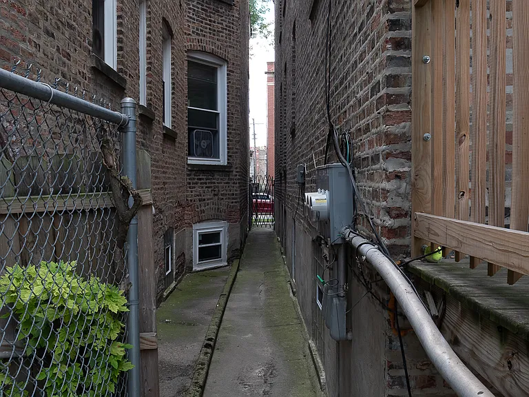 6111 S Eberhart Ave #2 — Photo 32