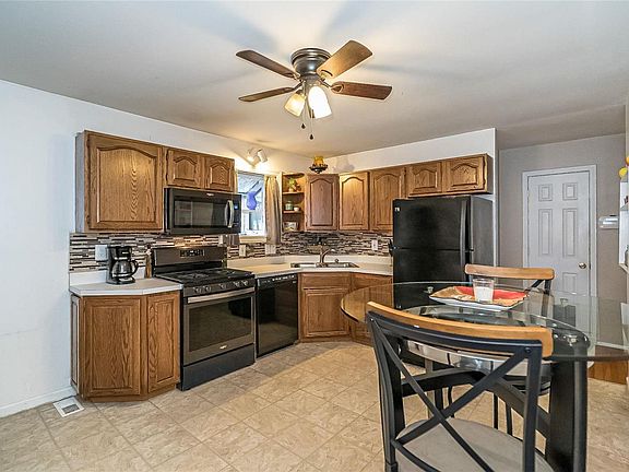 4th image of 2275 Orleans Ln