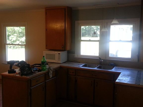 3rd image of 106 Sunset Dr