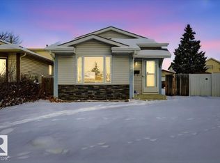 15621 83a St NW, Edmonton, AB T5Z 2R6