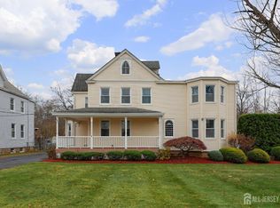 92 Main St, Helmetta, NJ 08828