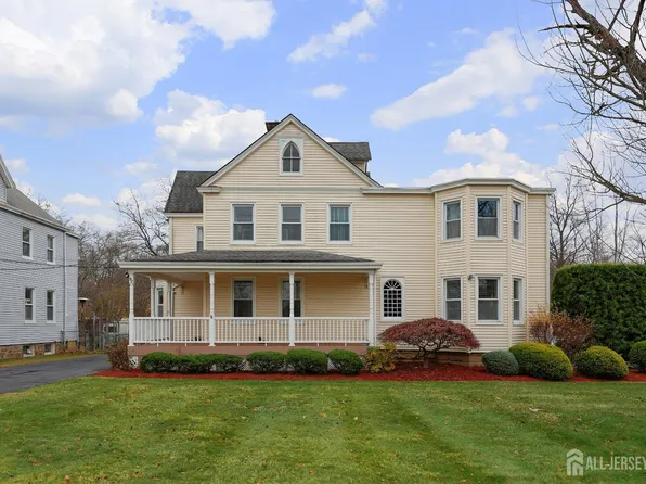 92 Main St, Helmetta, NJ 08828