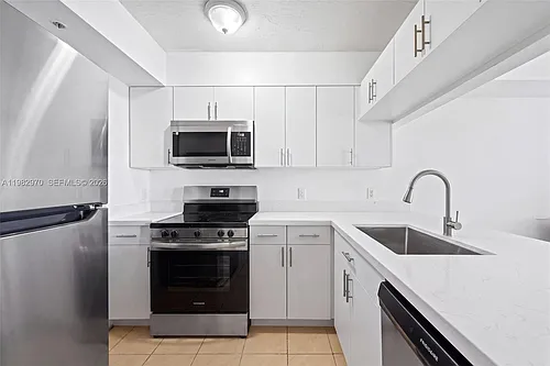 102 SW 6th Ave #605 Photo 1