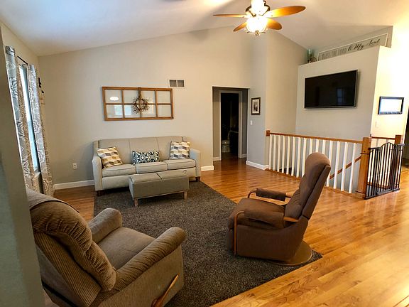 2nd image of 300 Bayside Ct