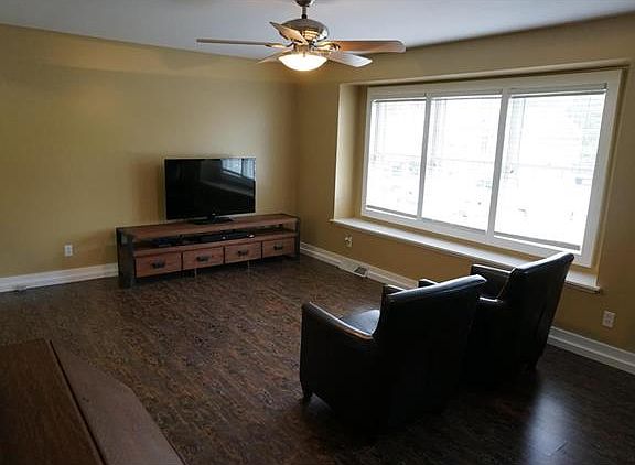 2nd image of 10016 Flora Ave