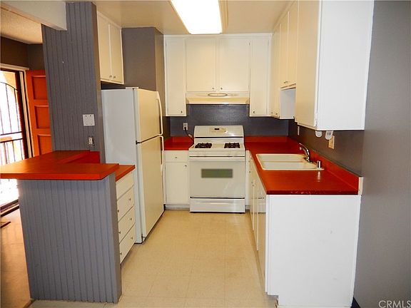 2nd image of 1101 W Macarthur Blvd Unit 212