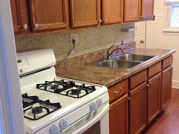 2nd image of 740 E Goldsborough St