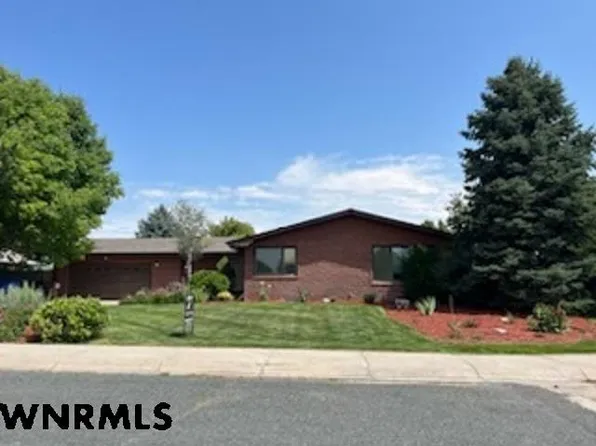1321 Idlewyld Dr, Scottsbluff, NE 69361