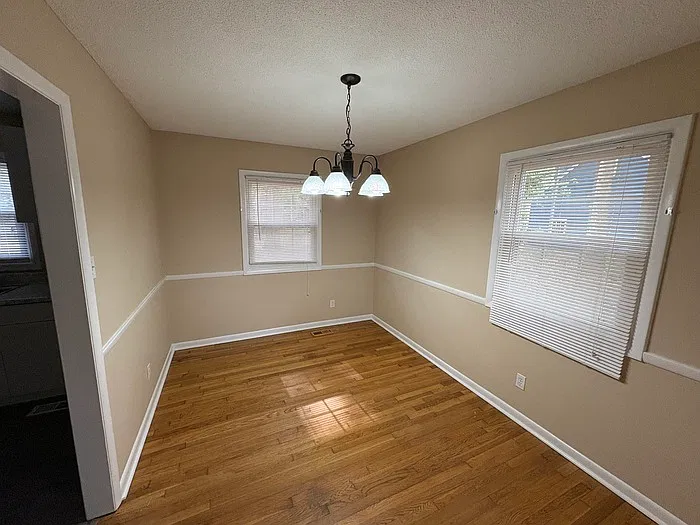 4 bed, 1.5 bath, 1930 sqft, $2,000 — Photo 3