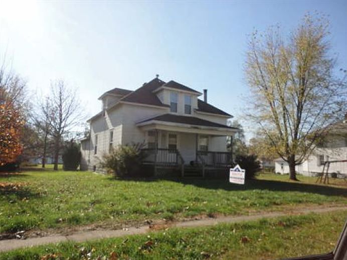 2nd image of 435 E Elm St