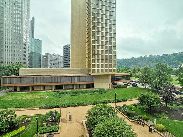 320 Fort Duquesne Blvd #12M — Photo 28