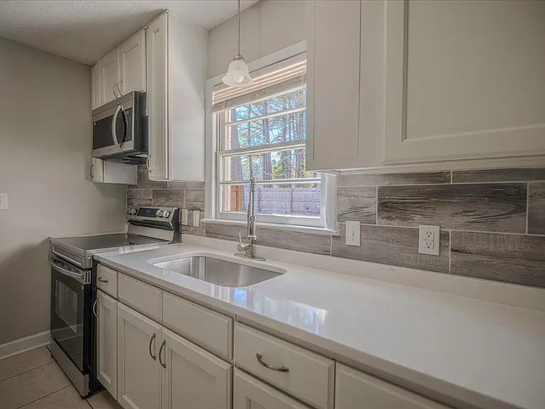 230 W Manchester Rd — Photo 2