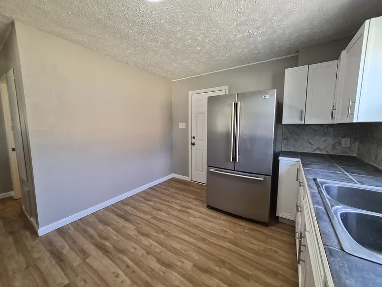 464 Carol Dr — Photo 11