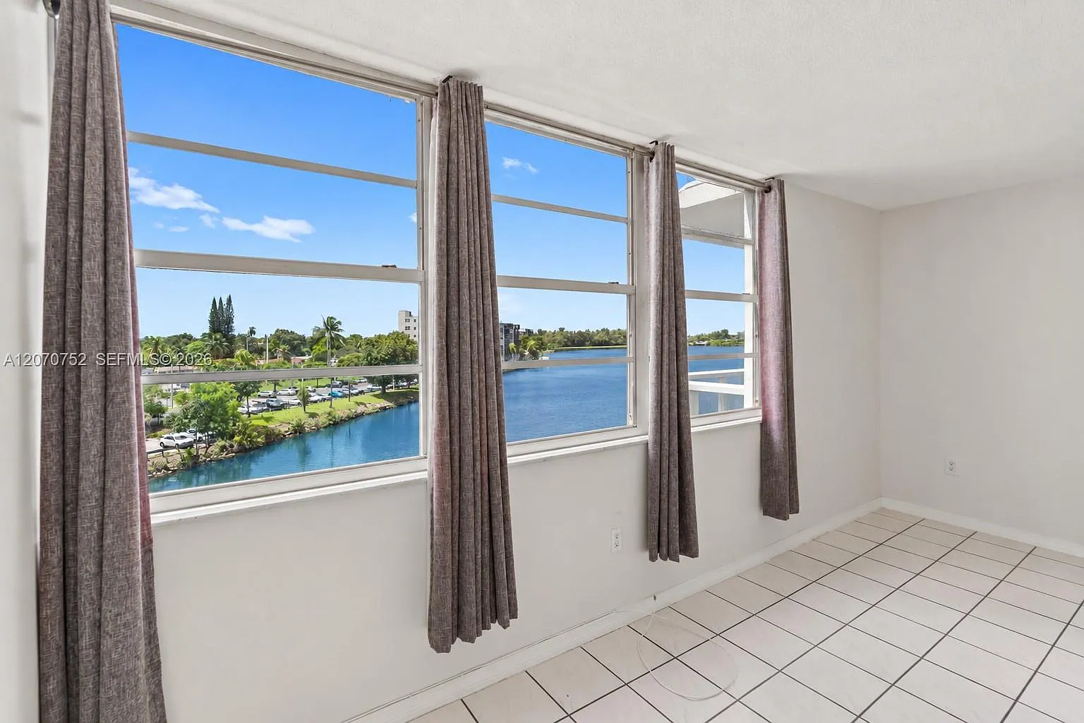Buckley Towers Condo - Ea — Photo 3