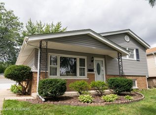 24 N Adams Dr, Addison, IL 60101