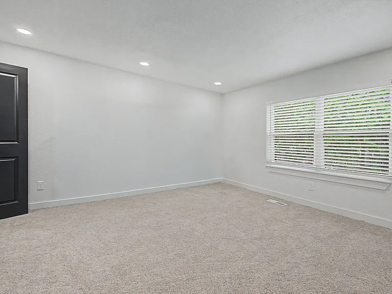 502 Rogers Way — Photo 11