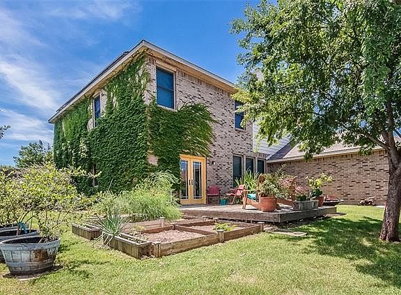 3rd image of 204 Deerfield Ct