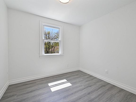 5th image of 10 Brompton Pl #B