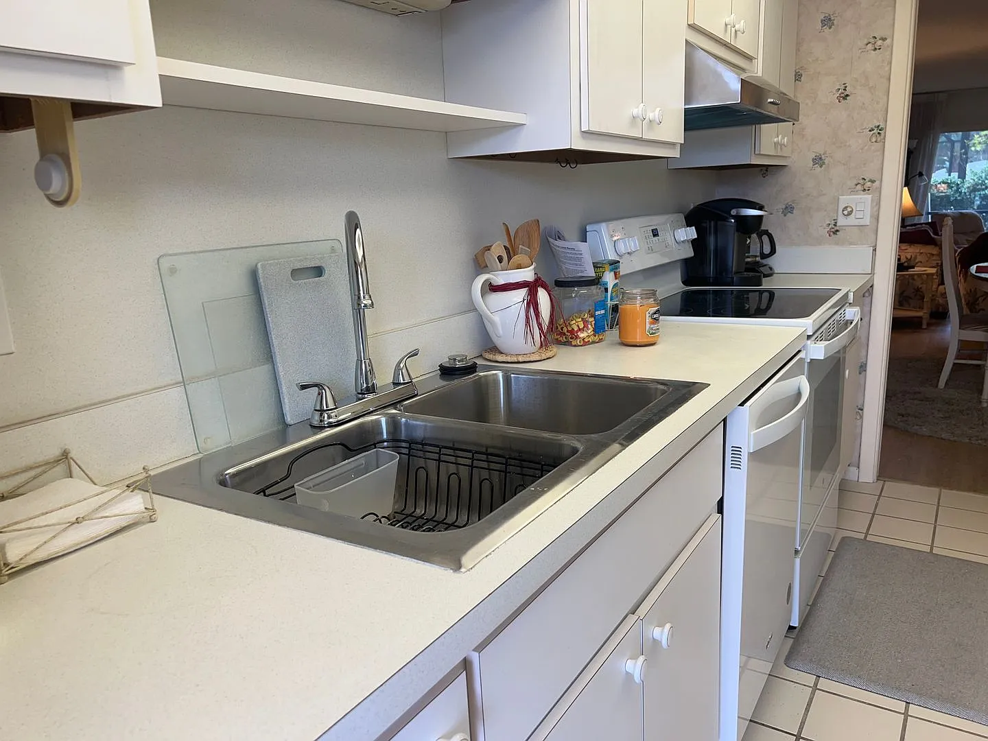 2BR/2BA Ground Level Condo in Venice Ave Condos- Great Deal! — Photo 4