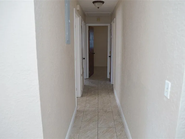 2500 Carver Ave — Photo 13