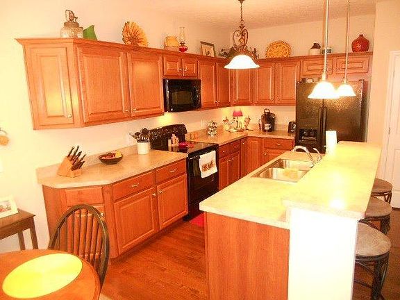 3rd image of 518 Clayton Ct