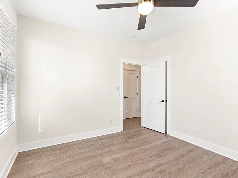 2045 Oakwood Ave — Photo 8