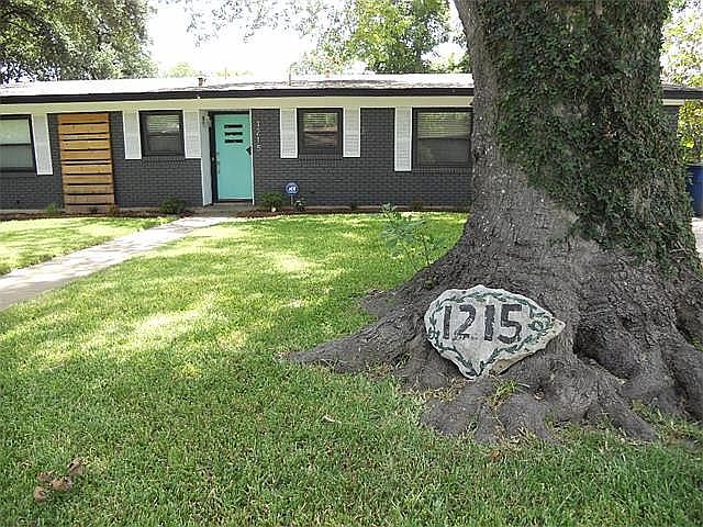 Front entry and 300 yo oak