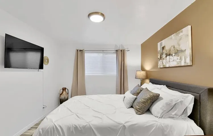 1932 S McClelland St #3 — Photo 9