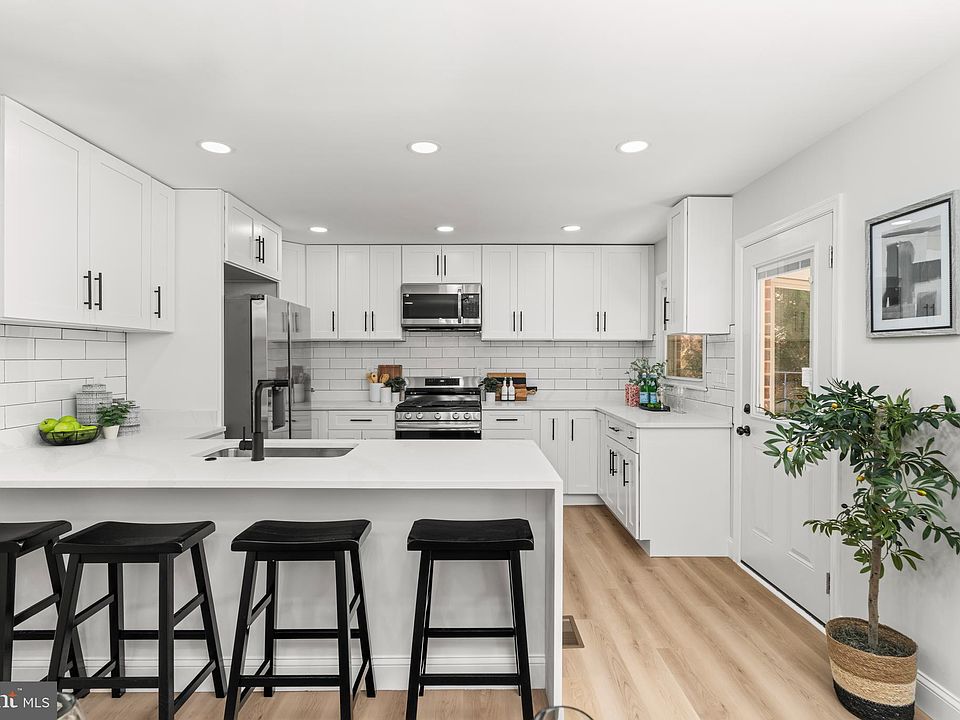 1st image of 1600 Samantha Ct