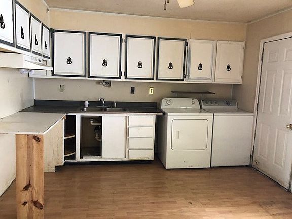 4th image of 1184 Fairwood Ave