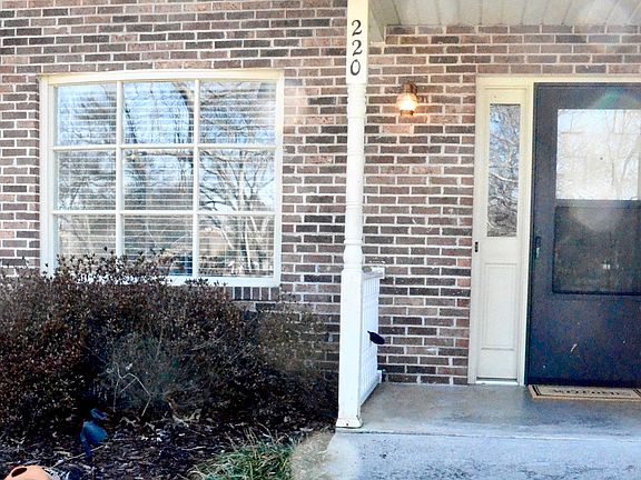 2nd image of 220 S Magnolia St